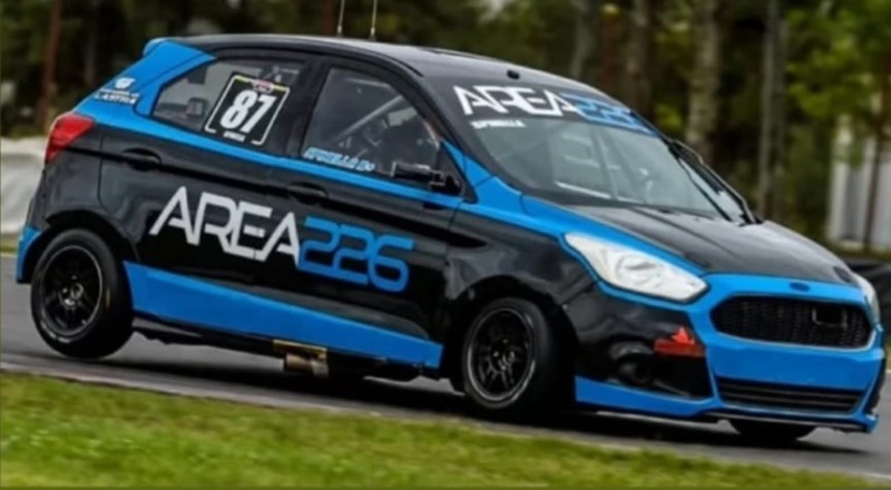 Valentino Spinella gan por primera vez en el Turismo Pista